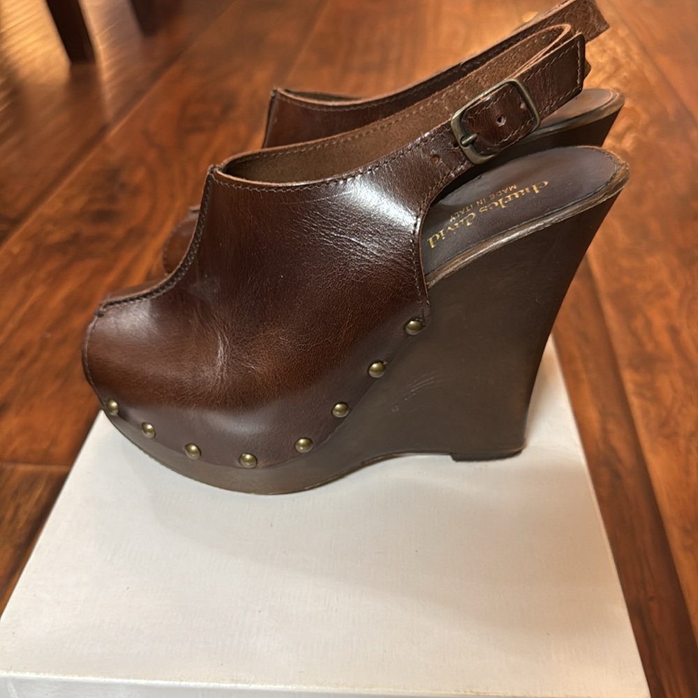 Size 6 retro Charles David brown Lester peep toe clogs w/ sling back.
